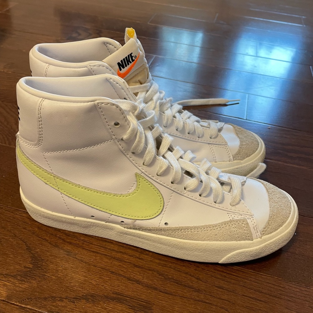 NIKE BLAZER high top sneakers light green Nike Swoosh